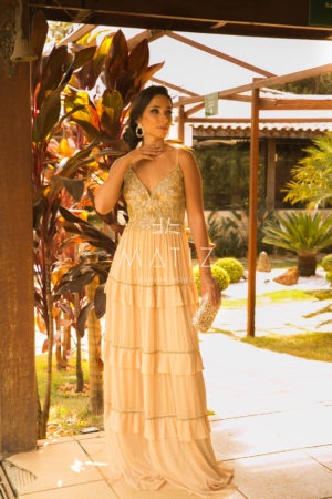 M024 - VESTIDO DOURADO COM BABADOS.