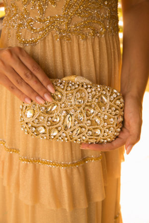 MC009 - CLUTCH DOURADA PEDRARIA